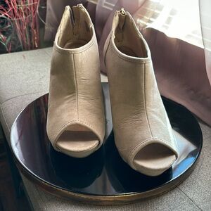 Madden girl faux suede ankle booties size 7